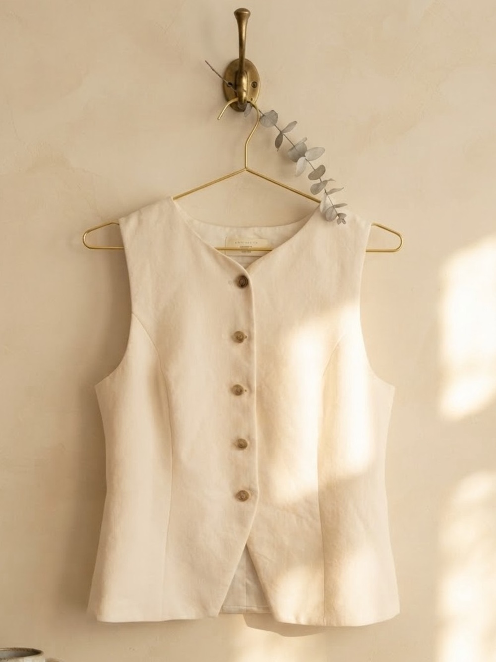 Aritzia Regal Vest Crepette